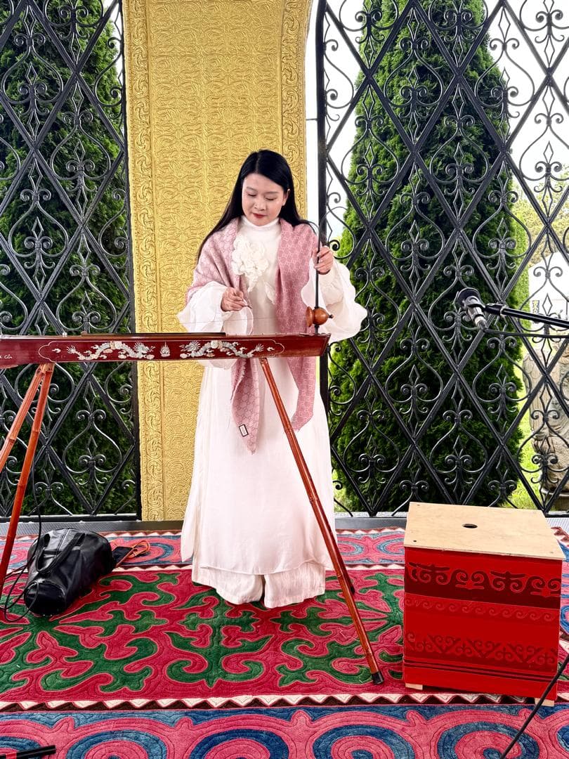 ВЬЕТНАМДЫН 30 ЖАШТАГЫ ТУРГУНУ НГУЕН ТХИ ЧУНГ (NGUYEN THI TRUNG) КЫРГЫЗСТАНГА БИРИНЧИ ЖОЛУ КЕЛИП, VI ДҮЙНӨЛҮК КӨЧМӨНДӨР ОЮНДАРЫНА КАТЫШУУДА. — 1