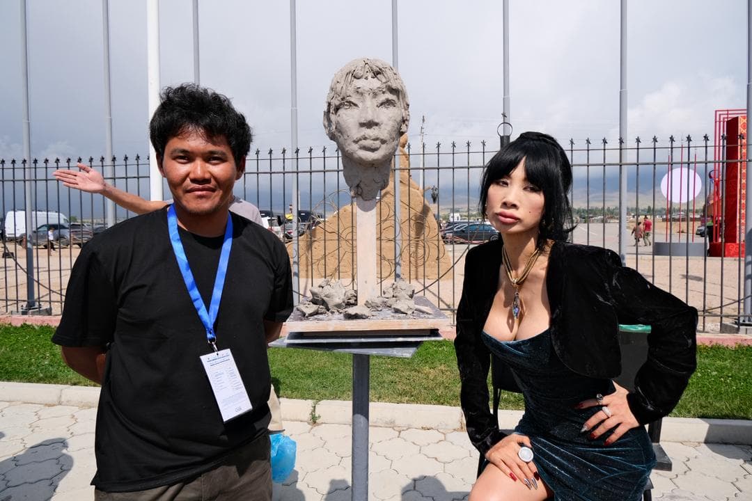 HOLLYWOOD STARS TO LEAVE SCULPTED PORTRAITS AT THE NOMADIC CIVILIZATION CENTER — 1