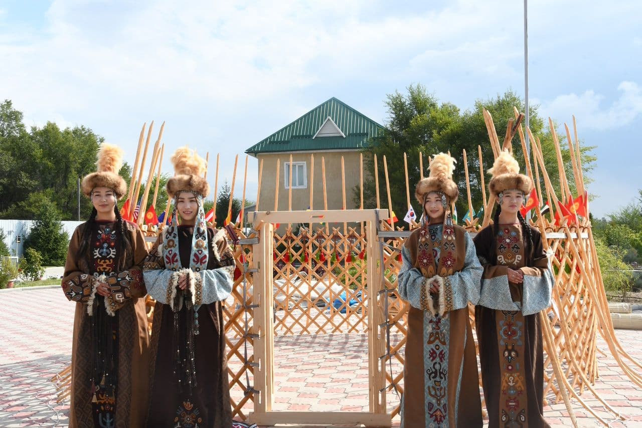 Эл аралык илимий конференциянын алкагында түндүк көтөрүү аземи өттү — 1