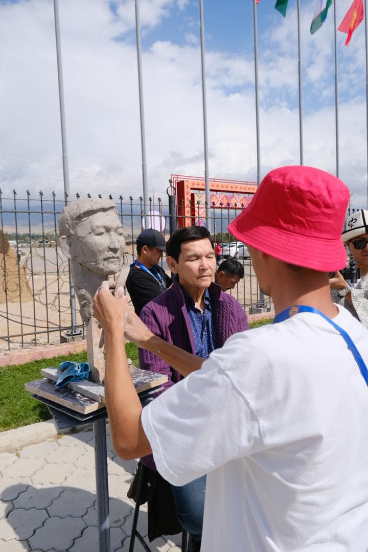 HOLLYWOOD STARS TO LEAVE SCULPTED PORTRAITS AT THE NOMADIC CIVILIZATION CENTER — 2